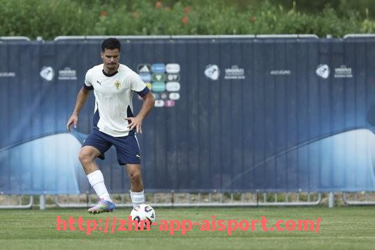 爱体育app-法甲里昂门将扑救成功率与赛季表现分析